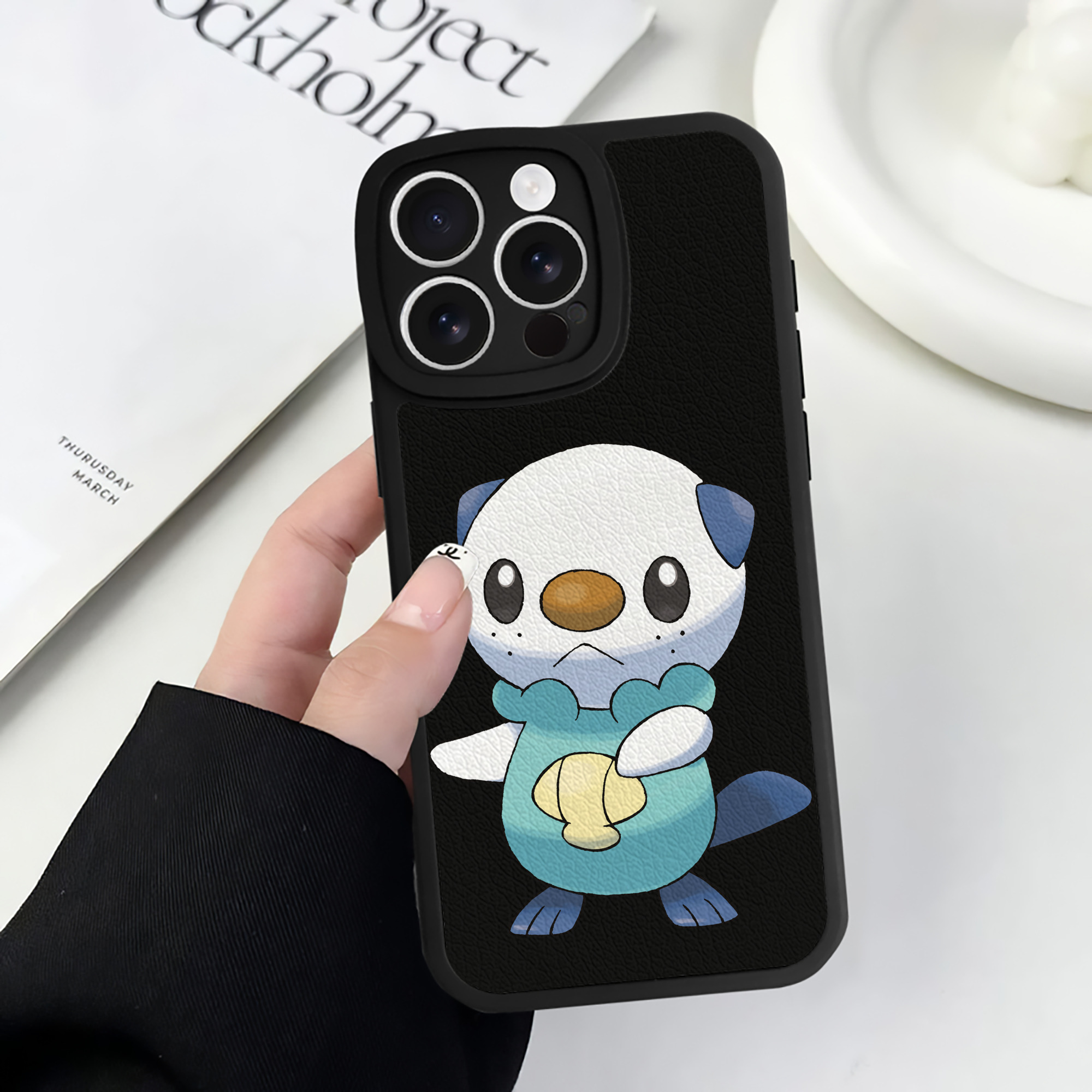 （画像用） ポケットモンスター Pokémon 【iPhone 16シリーズ対応】シリコンスマホケース（レザー調） 材質：シリコン